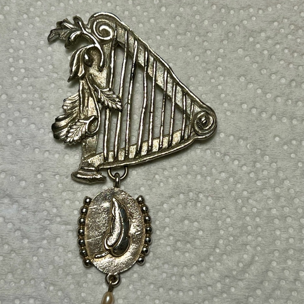 Kate Hines Brooch/dangling charm/small pearl/Pre-owned, check pictures >details